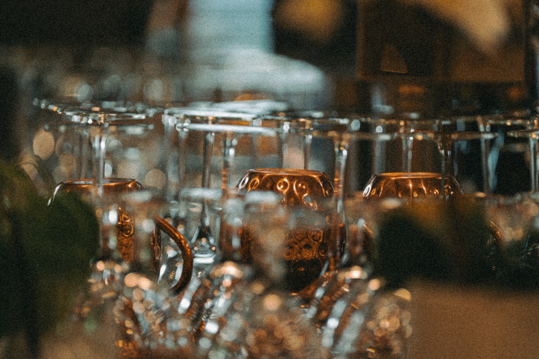 glasses-are-arranged-on-a-shelf-ready-for-use-j-qsnh9-dk